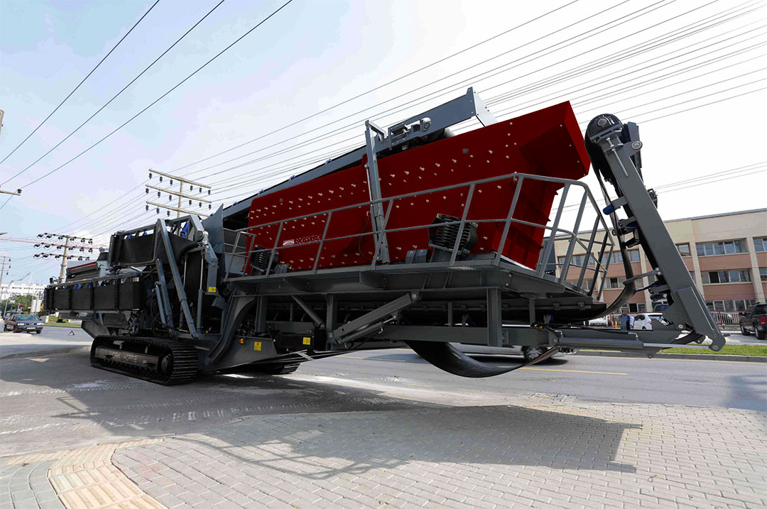 Track Screen 01